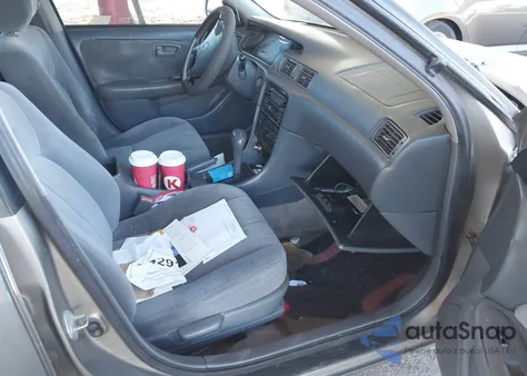 2001 Toyota Camry Le z USA, uszkodzony, nr VIN JT2BG22K010592881